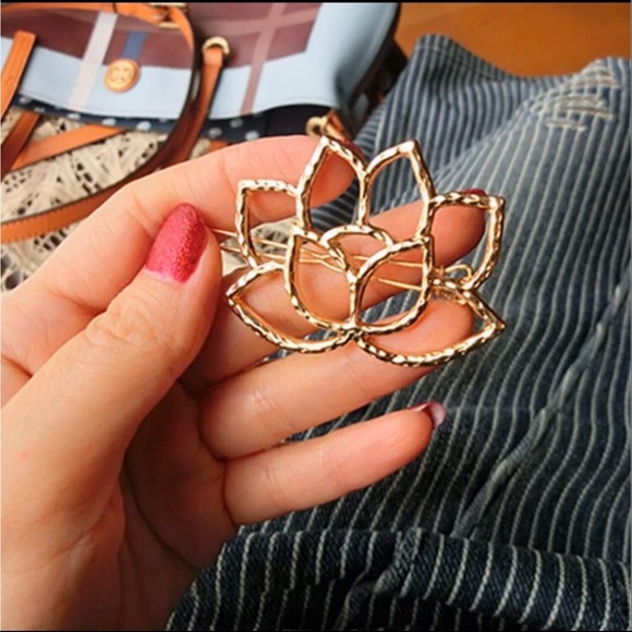 2 pcs Gold lotus flower hairpins - Picture 4 of 4